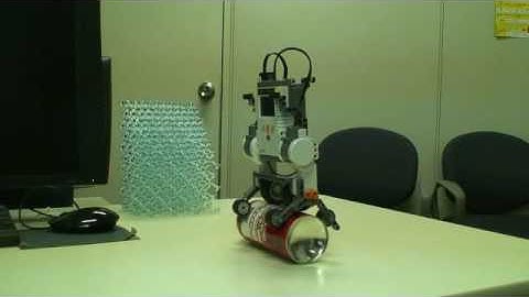 Balancing robot on a pipe / LEGO Mindstorms NXT / gyro sensor