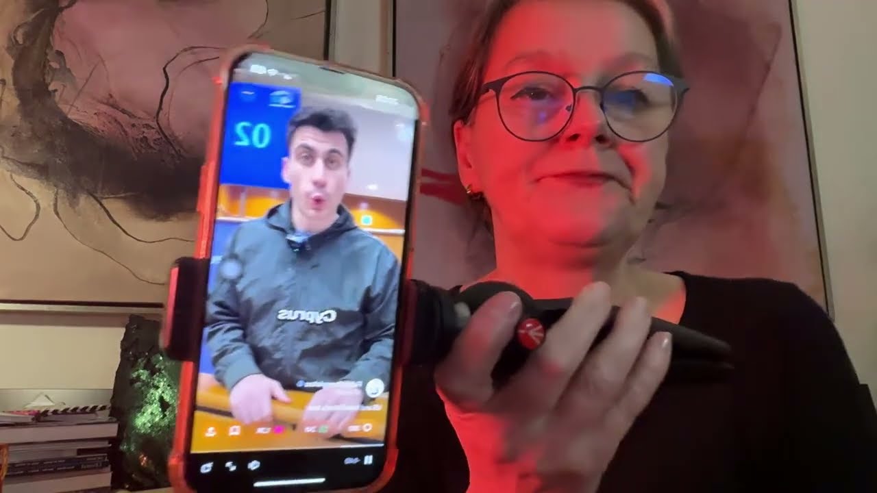 Комментатор политических новостей