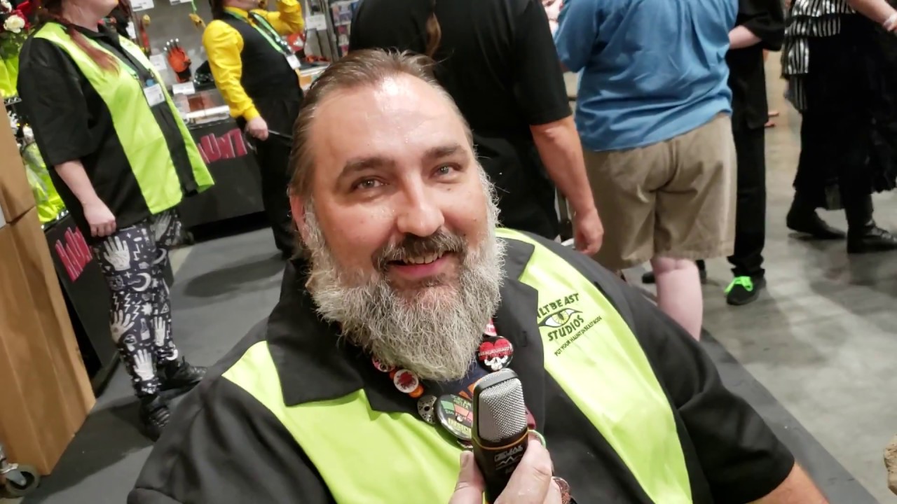 Allen Hopps of Stiltbeast Studios at Midwest Haunters Convention 2019