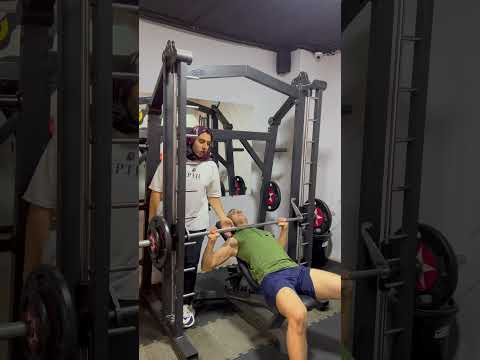 مراتى اللى بينها و بين الجيم 30 كيلو متر الضحكه