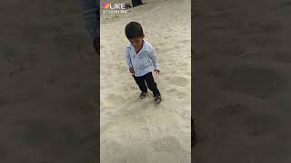 Chote Bacche Ka Chal Ne Ka Style