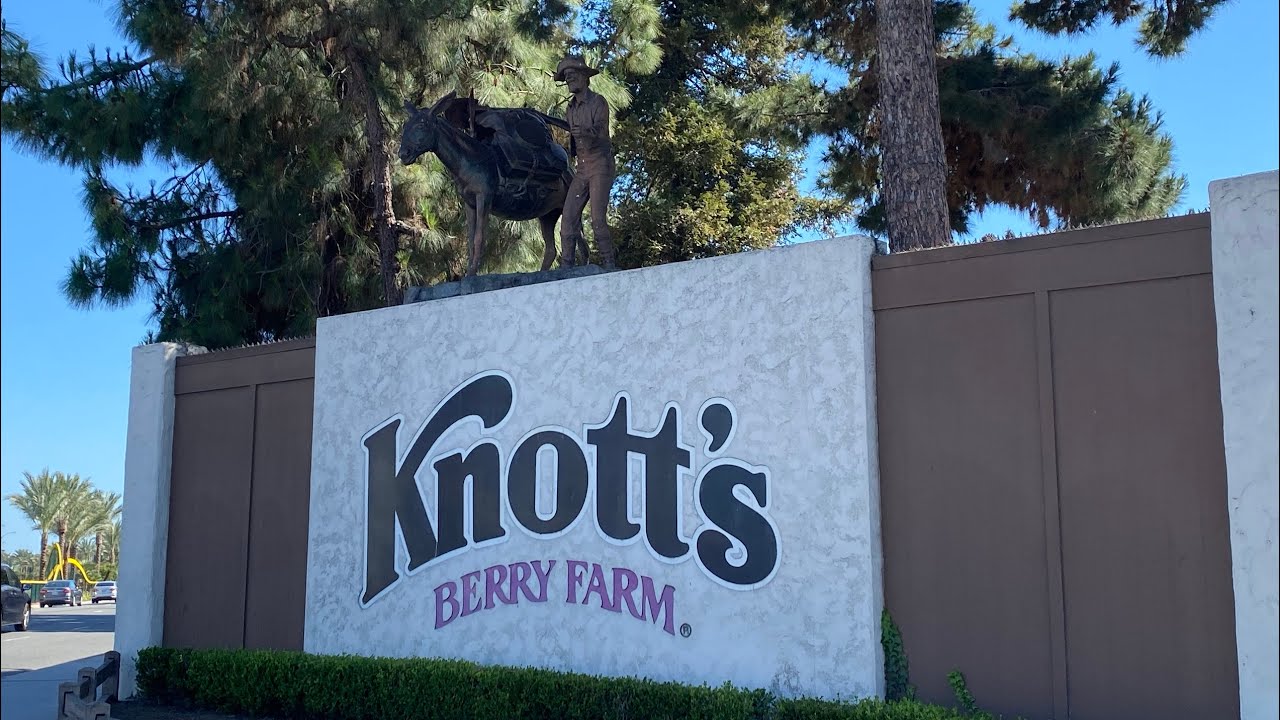 CONSTRUCTION AT XCELERATOR! - Knott’s Scary Farm 2020