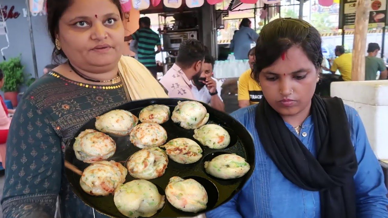 Priti Madam & Associates Preparing Butter Appe / Appam   60 Rs/ Plate ( 6 Piece )