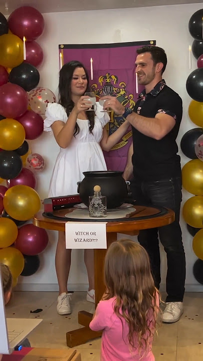 They had a Harry Potter themed gender reveal 👏