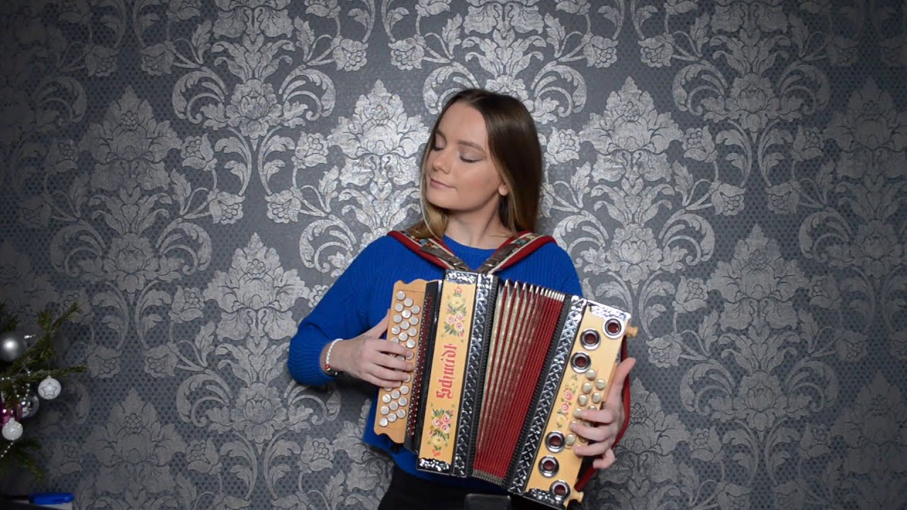 Od Tatier k Dunaju, Zaľúbil sa chlapec (Elán) - heligónka, Alexandra Ondrušová