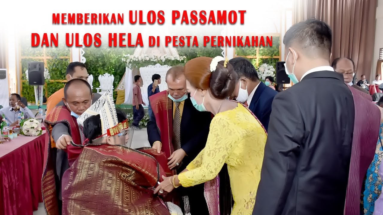 Memberikan ULOS  PASSAMOT dan ULOS HELA  YouTube