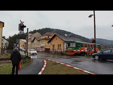 Video: Železniční Stanice Jako Veřejné Prostranství