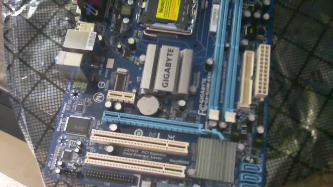 Gigabyte Ga G31m Es2l Motherboard Unboxing Youtube