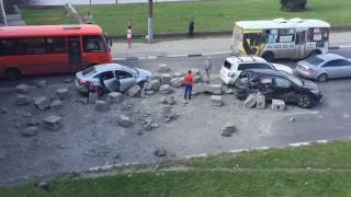 Грузовик с камнями перевернулся на Канавинском мосту в Нижнем Новгороде 27.07.2017