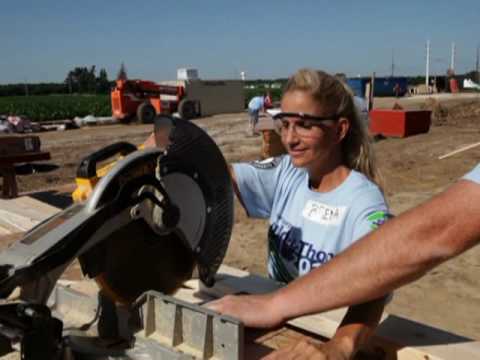 Kurt and Brenda Warner Habitat for Humanity build