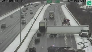 Semi crash blocks several lanes of I-71 North in Cleveland