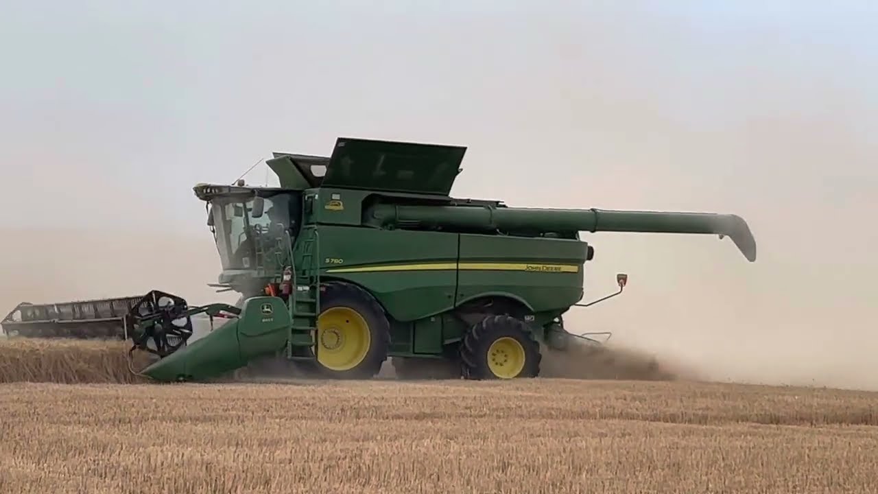 JOHN DEERE S780 and CASE 7250 Combines