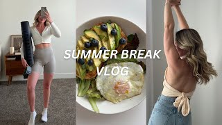VLOG : beginning of summer break, realistic day of filming recipes, workout & more !!