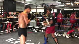 Superbon Working On The Pad With Buakaw