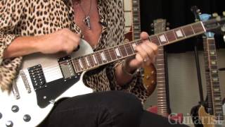 Tommy Thayer  on his Epiphone Spaceman Les Paul