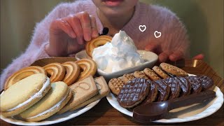 【咀嚼音】クッキーと生クリームを食べた。쿠키와 생크림【ASMR】【食べる】