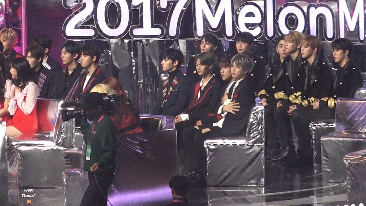 171202 MMA 멜론뮤직어워드 아이유 무대보는 워너원 (강다니엘 포커스)