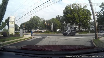 [DASHCAM] 7-28-18 Close call with red light runner.