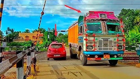 The Dangerous Situation : Bandel - Katwa EMU Local Crossing With Katwa Howrah Emu Local At Railgate