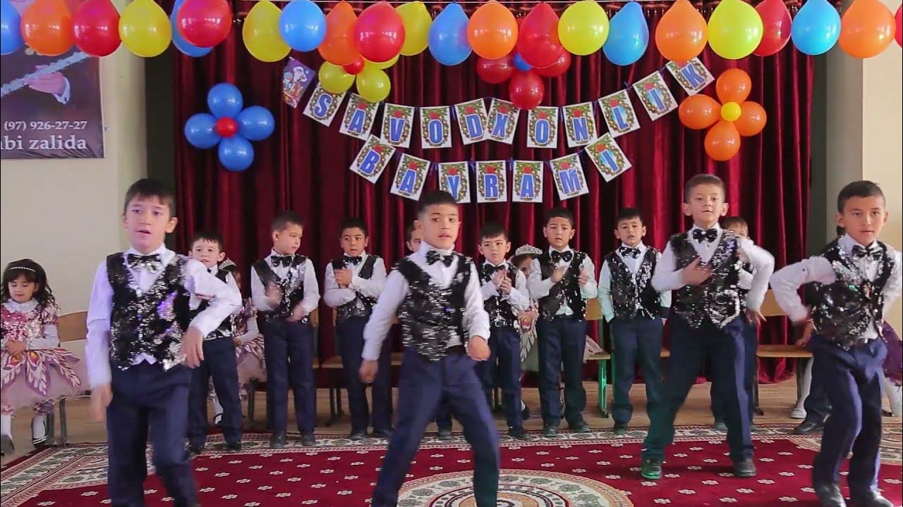 Klitorisda emaklab yuradigan pashshalar Jinsiy aloqa, mushukni yalash, tukli fotosurat