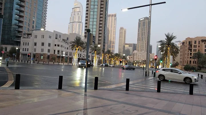 WALKING IN THE STREETS OF DUBAI DOWNTOWN, BURJ KHALIFA, DUBAI MALL, FASHION AVENUE (JULY 2023)
