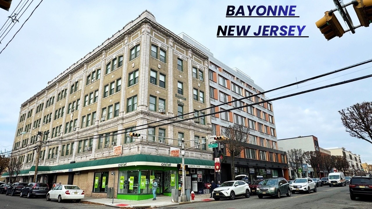 A Morning Walk Down Broadway [Bayonne]