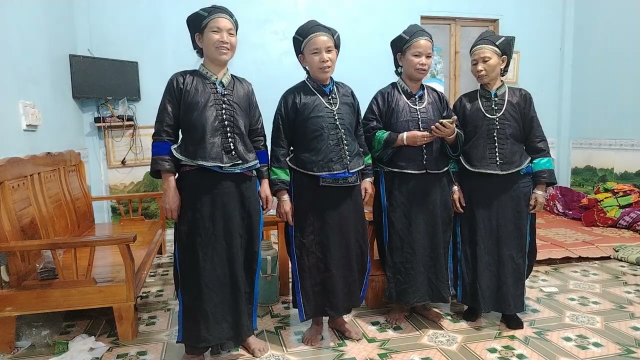 Hát Nùng trai thàng tín gái đản ván