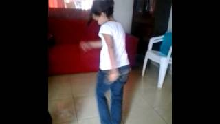 Menina Danando Reboleixon