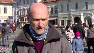 UPDATE: Protest la Sibiu - Sibienii se adună în Piața Mare - Au venit cu icoane în mâini 2 video