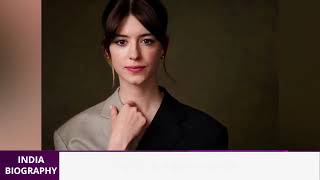 Portrait Video Nanny Canon EosR5   RF85 f1.2L DS Daisy Edgar-Jones