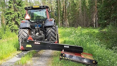 Pientareen niittoa ketjumurskaimella.