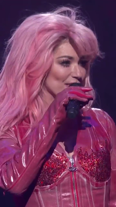 Shania Twain calls out Ryan Reynolds #shorts