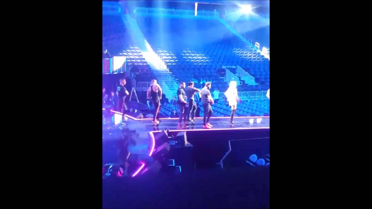 Britney Spears - Do You Wanna Come Over (IheartRadio Rehearsal 2016)