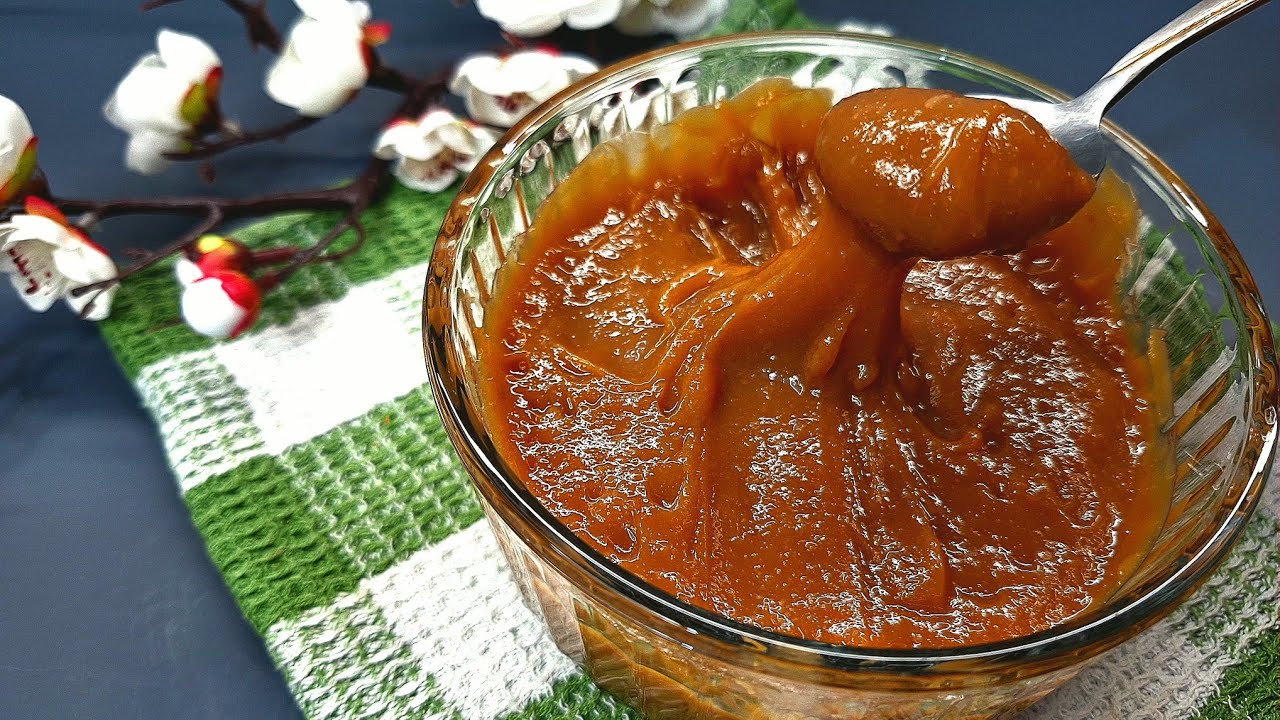 Homemade condensed milk from milk and sugar. Try it once and you'll never buy store-bought again.🤤👌