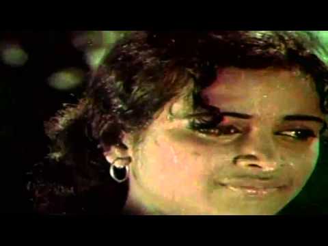 Anni En Deivam : Meena bathing Scenes