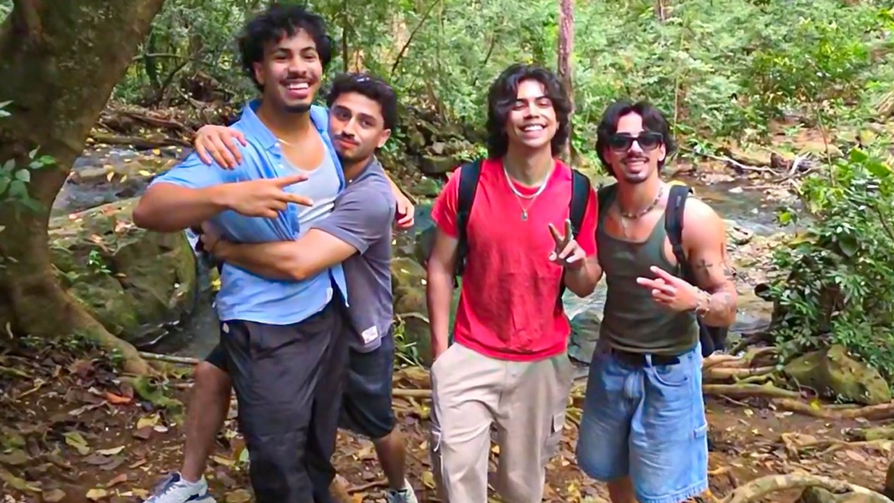 Nick Grajeda Goes Hiking In Hawaii With Cristian, Romeo & Devin