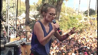 Vignette de la vidéo "Fiona Apple – Ladies (live@Ohana 2017)"