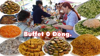 Sài Gòn hàng ngàn người ùn ùn kéo nhau đi ăn buffet miễn phí ngày đầu háng 5 âm lịch