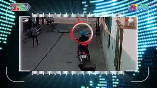 Kẻ cướp mai phục giật dây chuyền nạn nhân ngay trong hẻm.