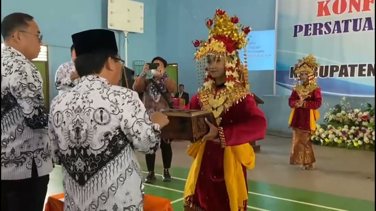 Tari Serepat Serasan sanggar mutiara Pali SMP YKPP PENDOPO