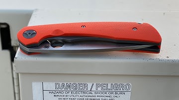 DANGER BANANA! Spyderco Subvert Full Review!