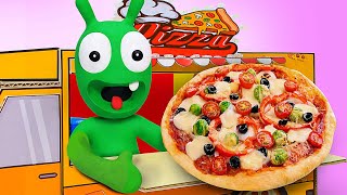Pea Pea is a Pizzeria Owner! | Green Alien | Kids Experience work interesting