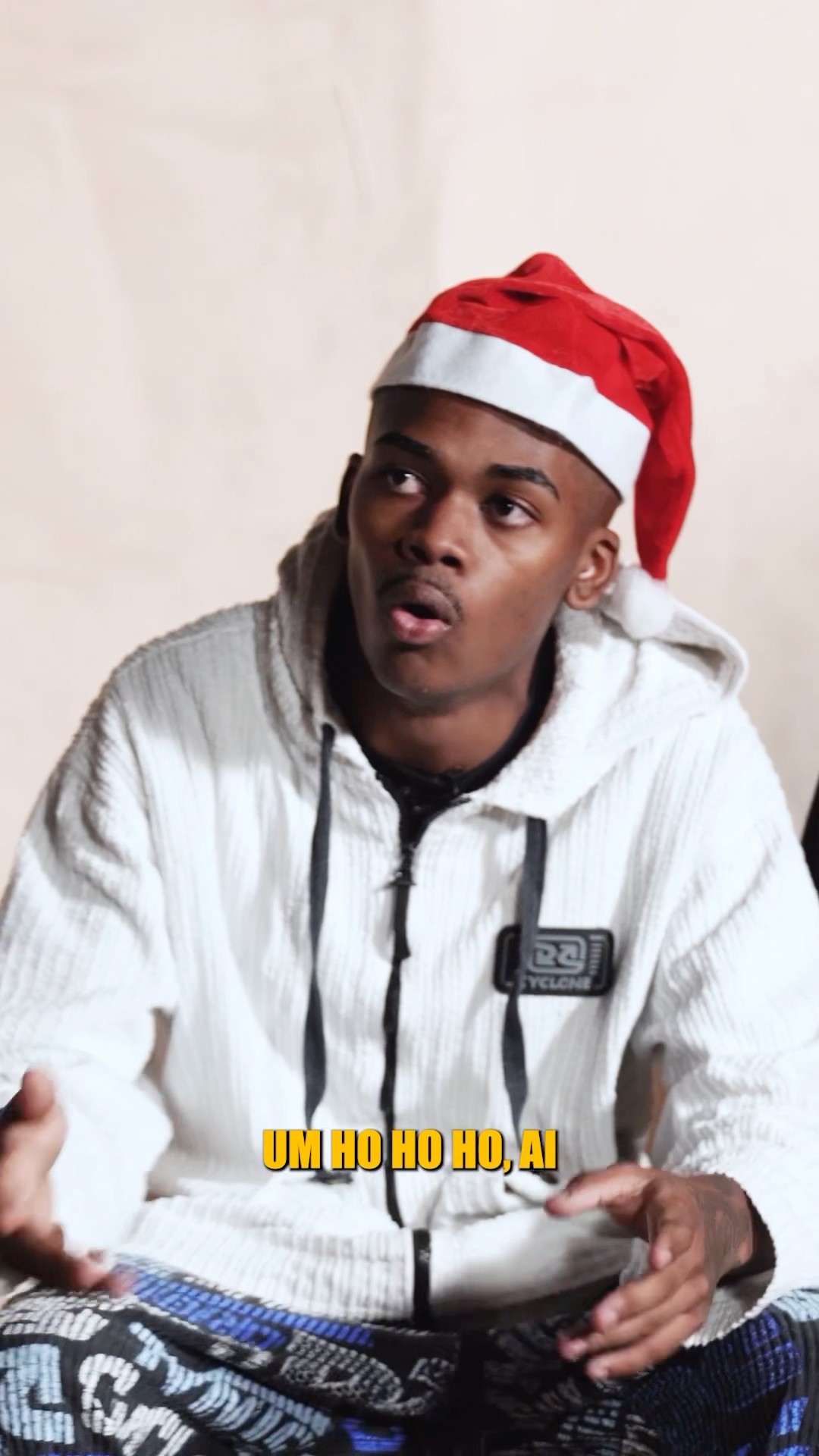 Esse “HO HO HO” tem uma dose diferente???✨Assista completo Ep. 3 #AquelesQuebradas. ?▶️