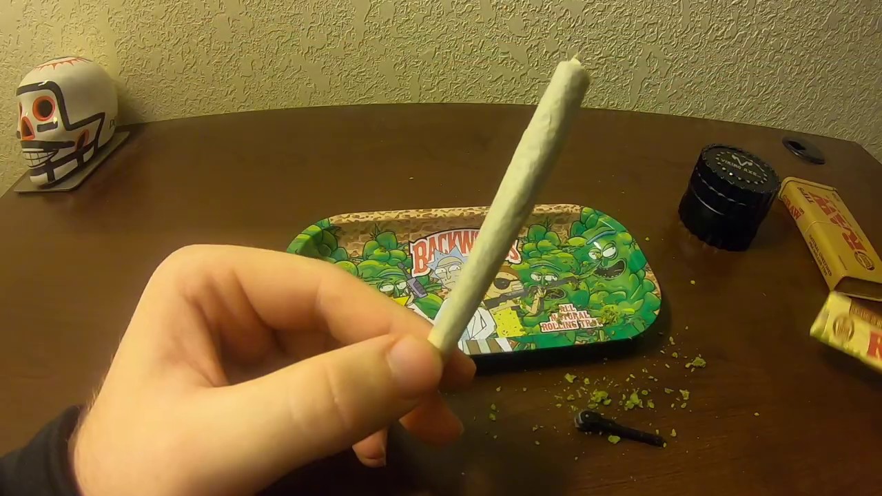 HOW TO ROLL A JOINT!!!! (BEGINNERS)