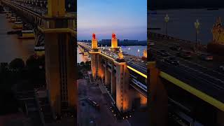 A Bridge Soars North to South/Nanjing Yangtze River Bridge at Night View