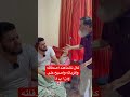 بينما كان نائما عند أقربائه أو أصدقائه أصبح على جنابة فماذا يفعل