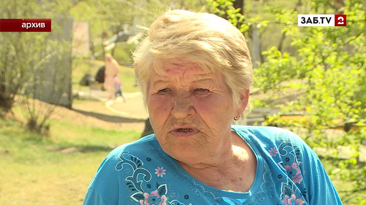 Чиновник помог пожилой бездомной читинке добрым советом - YouTube