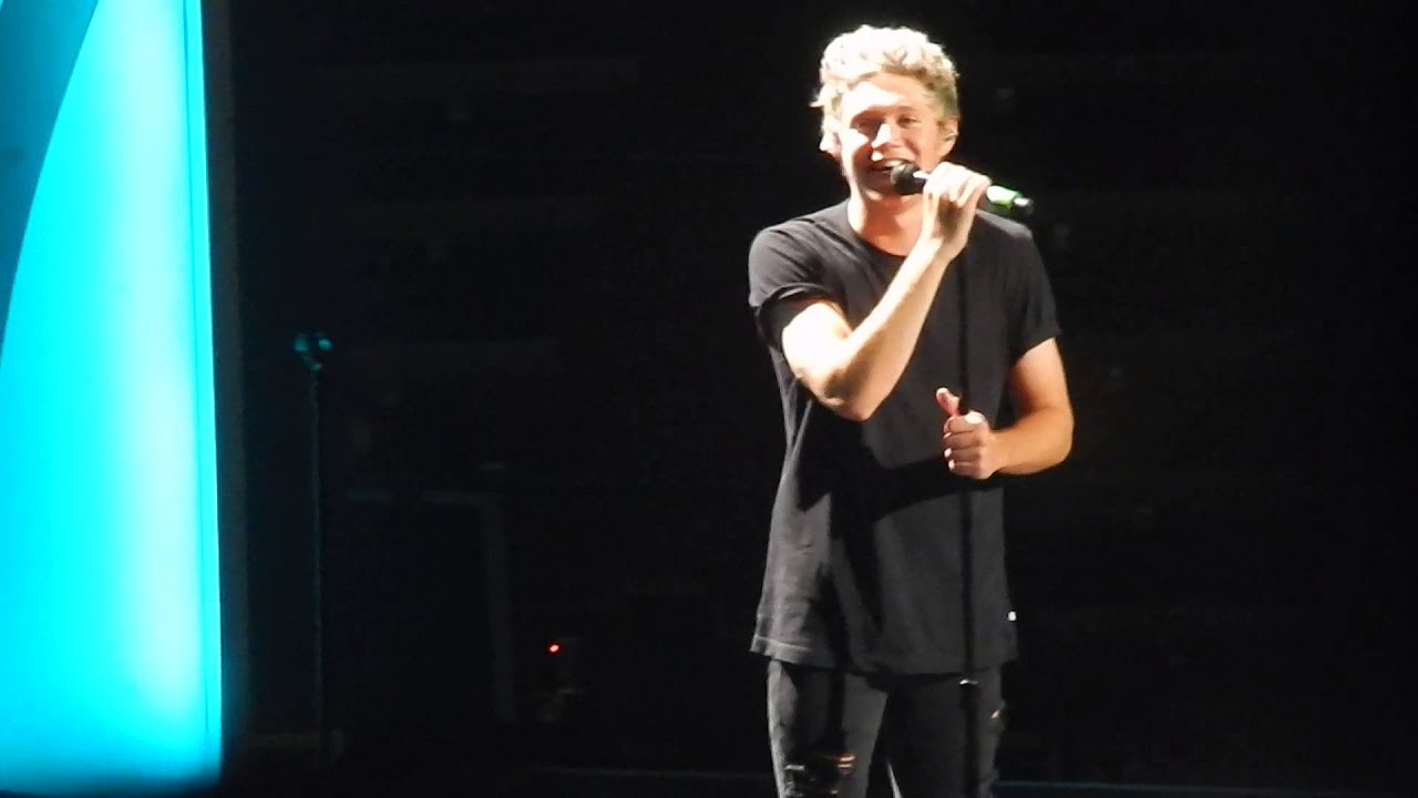 Harry Talking About Canada While Niall Watches- One Direction- Ottawa- 09.08.15