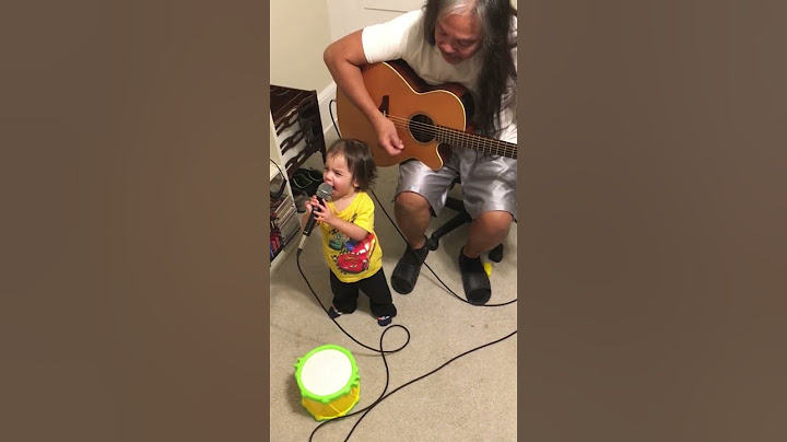 Niño Cantando con el micrófono 😍🤣 #shorts #tiktok