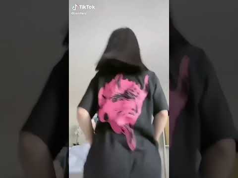 tiktok thottie shakes her ass